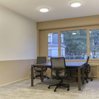 Bureau privé 17 m² 5 postes Coworking Rue Duquesne Lyon 69006 - photo 1